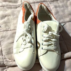 Women’s fashion sneakers